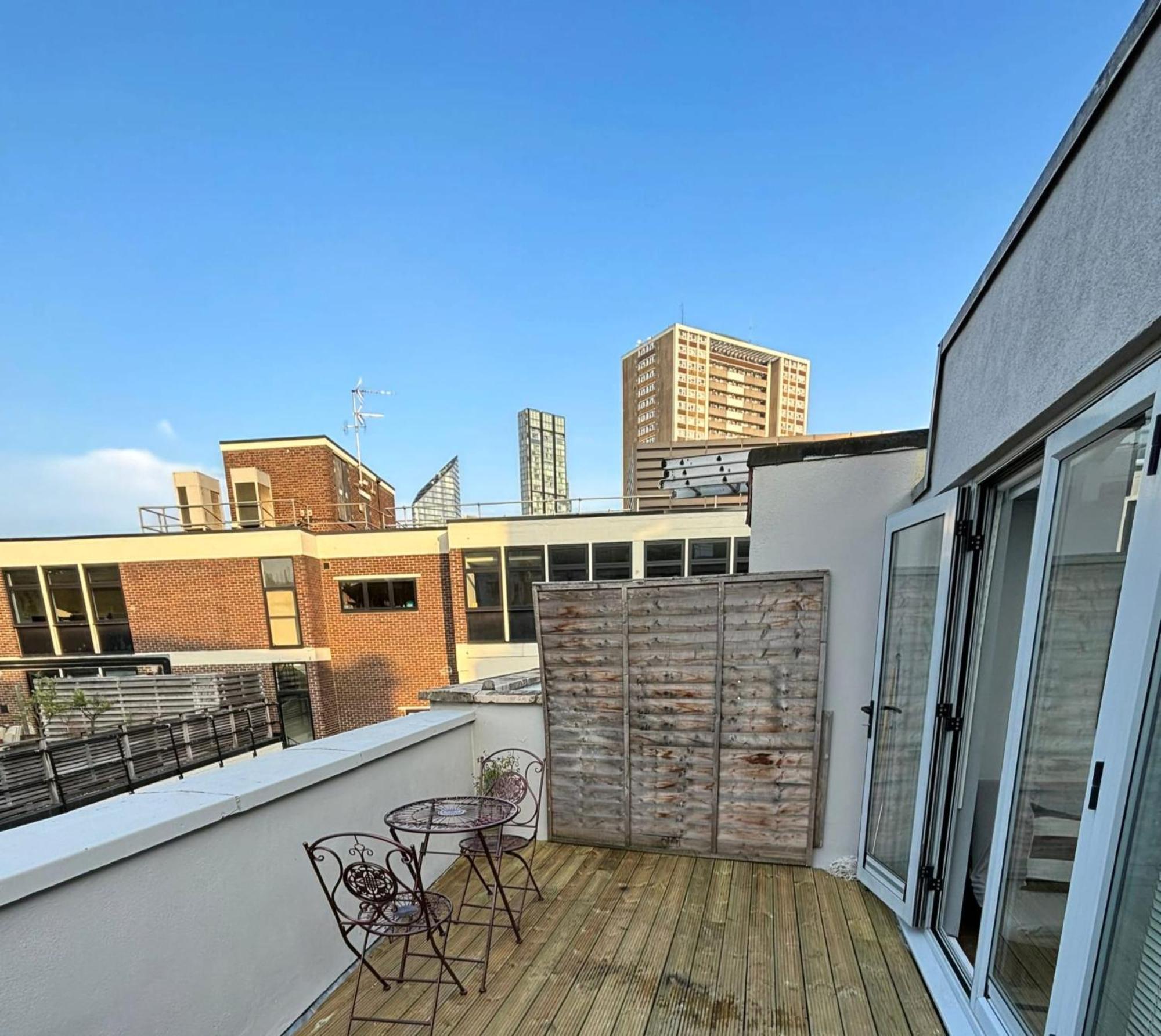 Top Floor Delightful Flat Apartment ลอนดอน ภายนอก รูปภาพ