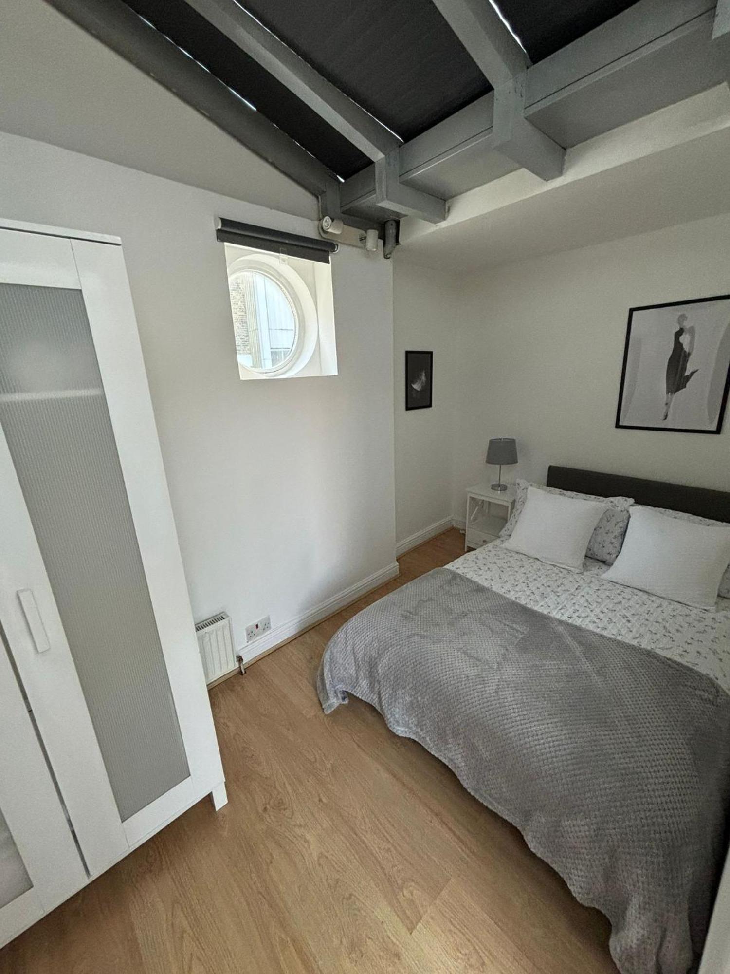 Top Floor Delightful Flat Apartment ลอนดอน ภายนอก รูปภาพ