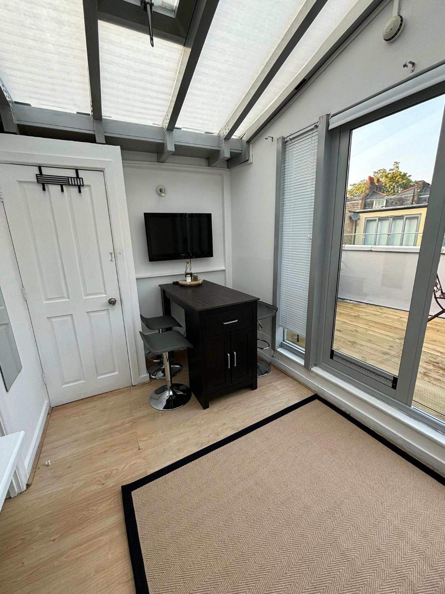 Top Floor Delightful Flat Apartment ลอนดอน ภายนอก รูปภาพ