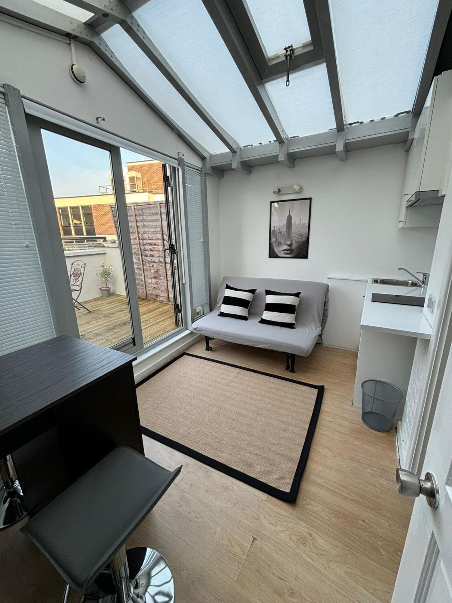 Top Floor Delightful Flat Apartment ลอนดอน ภายนอก รูปภาพ